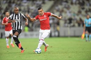 Com um gol em cada tempo, Cear vence Inter no Castelo e respira na luta contra o Z4