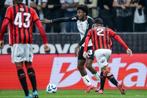 Corinthians pressiona, mas no sai do zero com Vitria 