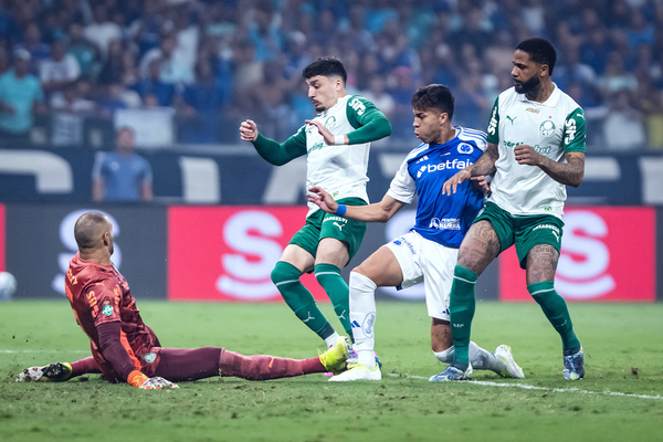 Em noite de Kaio Jorge, Cruzeiro derruba o Palmeiras em cinco minutos e assume vice-liderana
