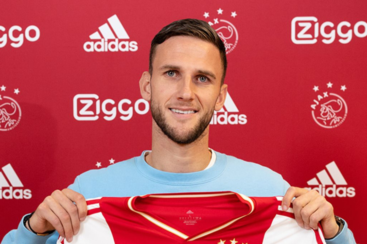 Com nome em homenagem a tetracampeão, Branco holandês assina com o Ajax