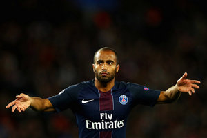 Lucas vai de recordista de jogos a esquecido no PSG