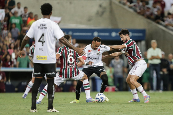 Fluminense marca nos acrscimos e castiga 'retorno' de Neymar no Santos