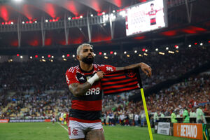 Com quiz nas redes sociais, São Paulo confirma Luiz Gustavo para 2024 