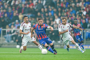 Artilheiro, garom e campeo: Shaqiri volta para casa e encerra jejum do Basel