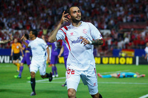 Com dois de Vidal e um de Gameiro, Sevilla sai na frente da Fiorentina: 3 a 0