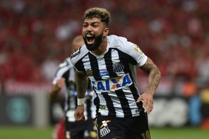 Com concorrncia do West Ham, Flamengo admite dificuldade por Gabigol