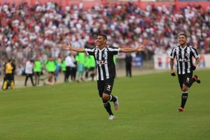 Cear deixa a lanterna com o Paran