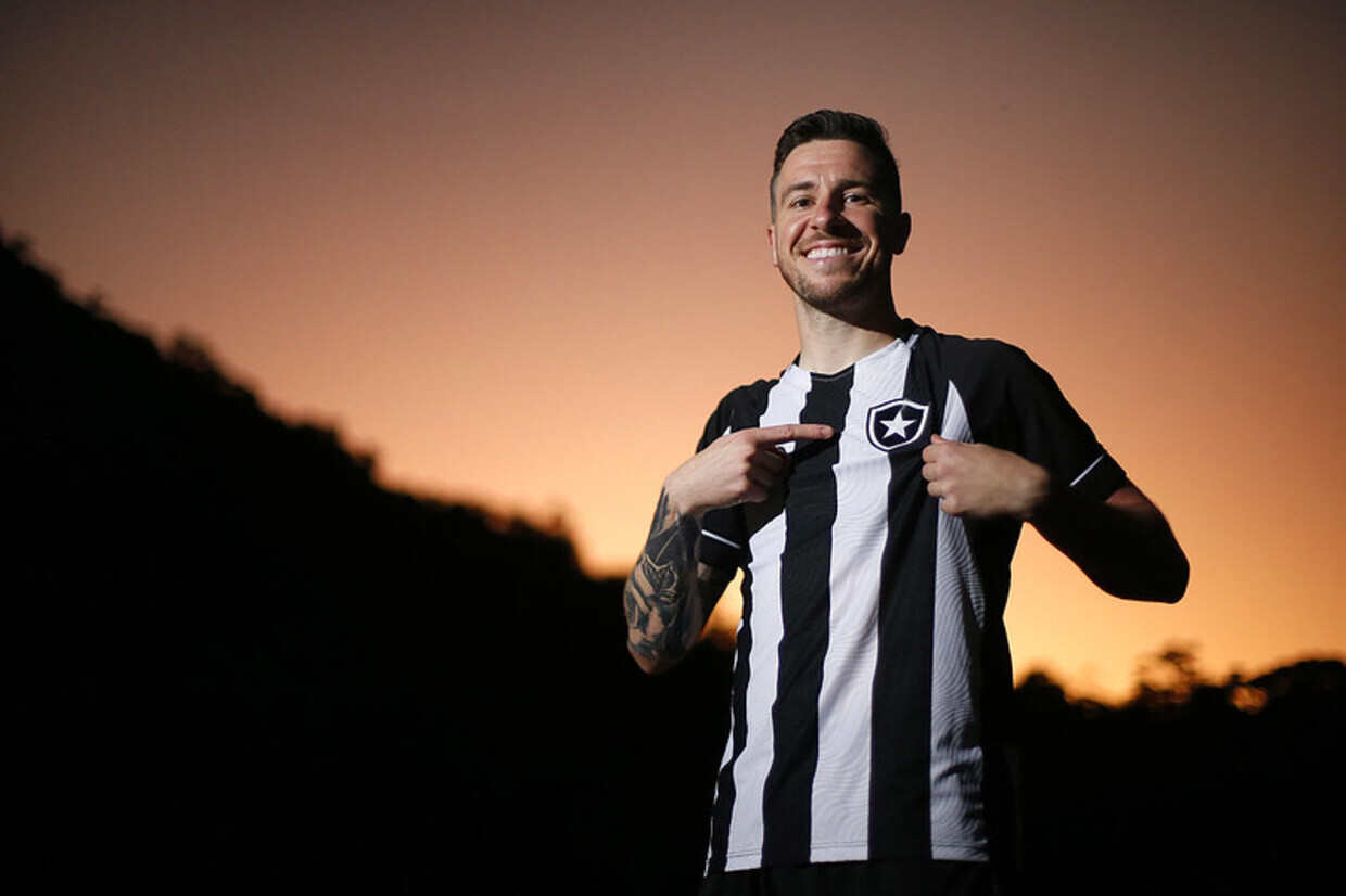 Sauer volta de empréstimo, mas não deve mais atuar pelo Botafogo