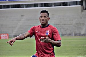 Prata da casa, Vitor Feijo quer superar incio difcil para viver o sonho da Srie A 