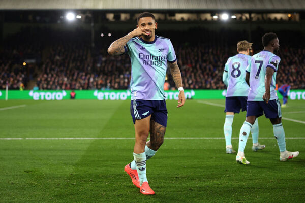 Perto do Natal, Jesus faz a festa e Arsenal goleia Crystal Palace