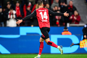 Poker Night! Schick faz quatro gols e Leverkusen atropela Freiburg em casa