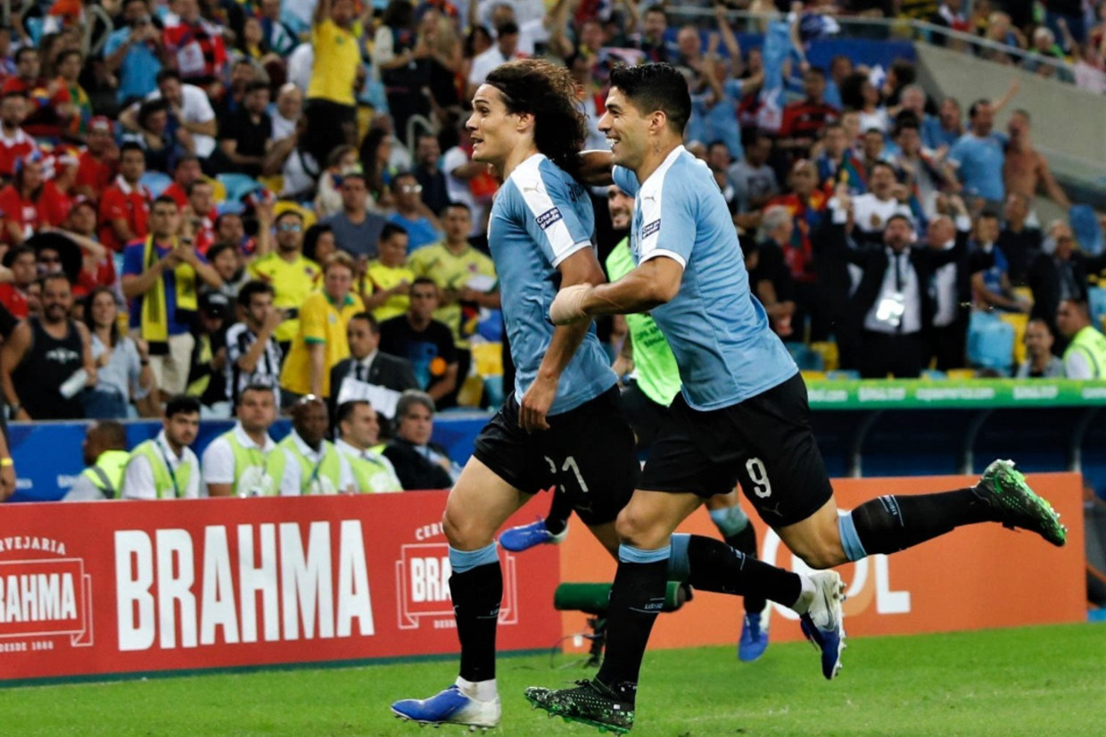 Marcelo Bielsa indica retorno de Suárez e Cavani à seleção uruguaia