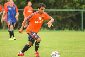 Fla negocia com meia do Sport