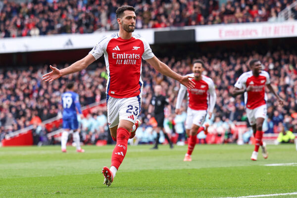 Arsenal domina drbi contra o Chelsea e se firma na vice-liderana do Ingls