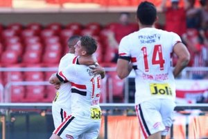 So Paulo misto  suficiente para bater o lanterna Amrica