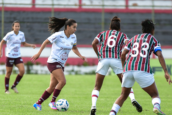 Ferroviria empata com o Fluminense fora, mas mantm liderana do Brasileiro