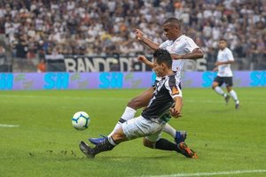 Cssio  expulso, Corinthians perde, mas avana na Copa do Brasil