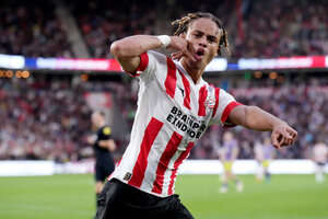 Com PSG na espreita, Xavi Simons embala goleadas do PSV na Holanda