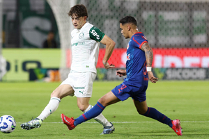 Palmeiras vira sobre o Bragantino fora de casa e abre distncia na ponta