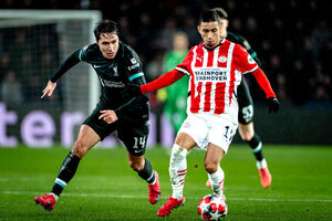 PSV tira invencibilidade do Liverpool e garante vaga no playoff da Champions