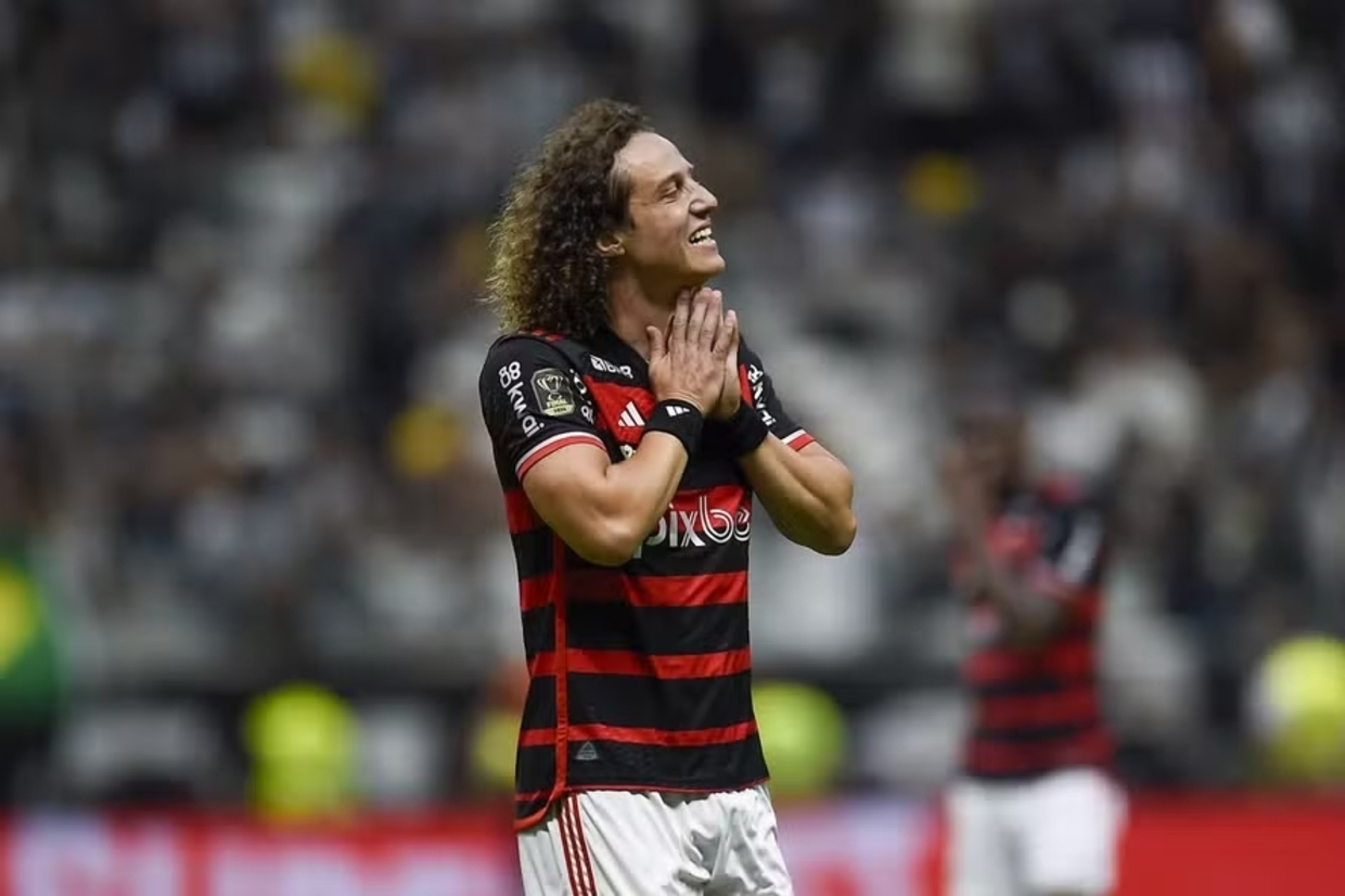 Fortaleza encaminha acerto com David Luiz
