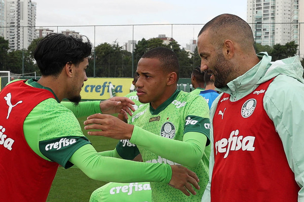 Bragantino encaminha contratao de Jhon Jhon
