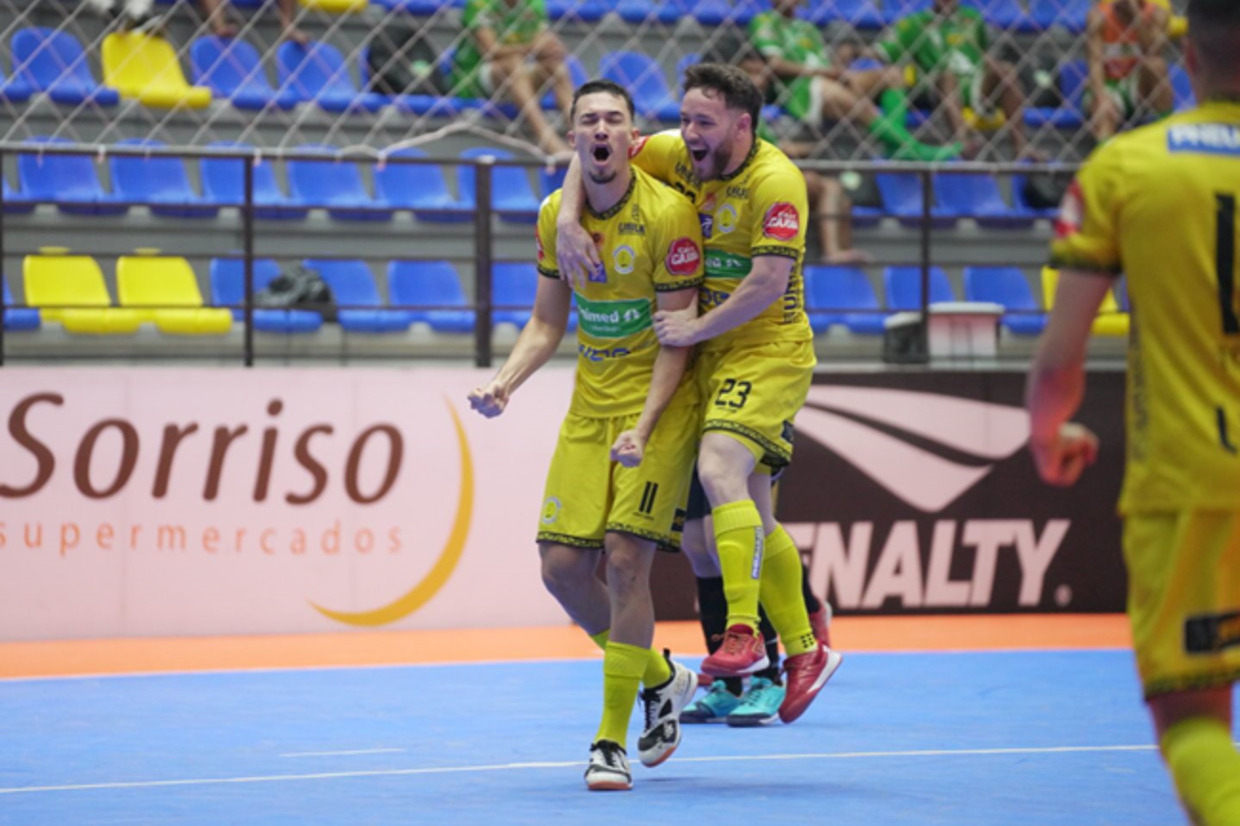 Pato e Praia Clube avançam na liderança na Taça Brasil de Futsal; Corinthians é eliminado