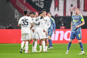 Eintracht atropela Ajax; Lazio avana; e Olympiacos e Roma ficam pelo caminho