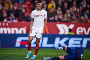 Liverpool e City podem travar disputa para contar com Diego Carlos, do Sevilla