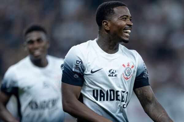 Cac 'fura' o Corinthians e anuncia permanncia por quatro anos