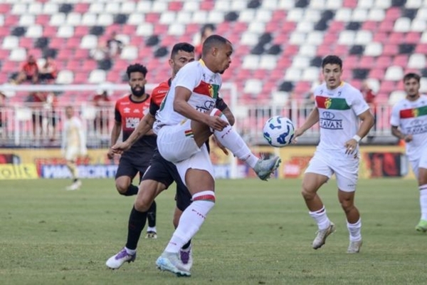 Athletico empata fora com o Brusque e leva deciso na Copa do Brasil para casa
