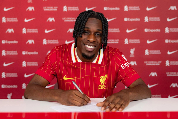 Liverpool confirma Jeremie Frimpong como substituto de Arnold