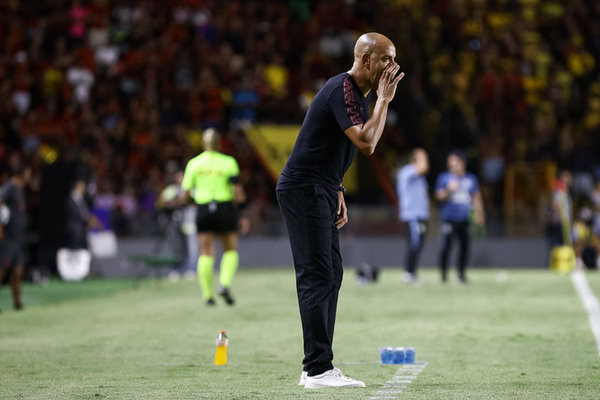 Na lanterna do Brasileiro, Sport demite o tcnico Pepa