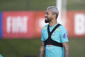 Douglas Luiz projeta primeira chance na Copa Amrica: 'Confortvel e feliz'