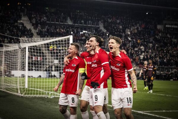 AZ goleia Galatasaray, PAOK vacila em casa e Twente ganha nos acrscimos