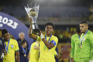 Sem visto, Andrey Santos pode retornar ao Brasil para defender o Palmeiras