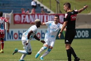 Londrina suporta presso inicial do Nutico e vence na primeira rodada da Srie B