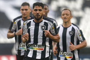 Com um a mais, Botafogo goleia Londrina e assume vice-liderana da Srie B