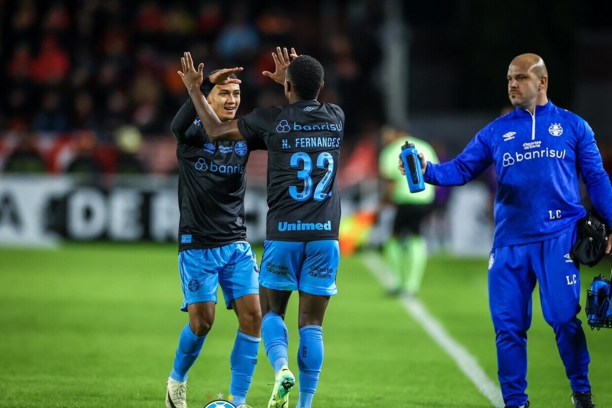 Clube da Premier League faz proposta milionária por joia do Grêmio