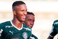 Sem sustos, Palmeiras atropela Sampaio Corra e avana na Copinha