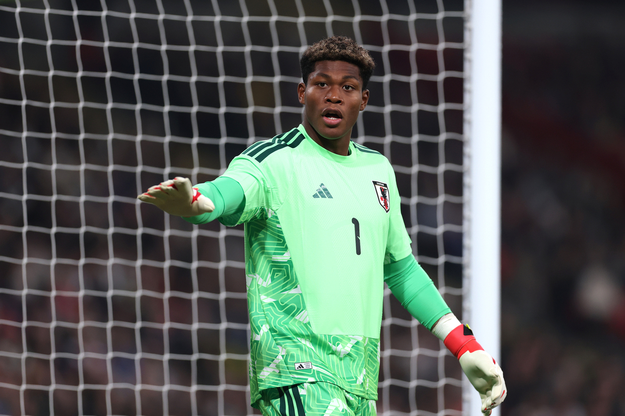 PSG entra na disputa por goleiro destaque do Japão