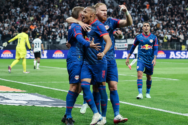 Com gol no ltimo lance, Bragantino bate Corinthians em Itaquera e se mantm firme no G4