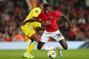 United empresta Tuanzebe para o Napoli