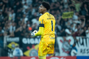 Hugo Souza pega pnalti, Corinthians segura Palmeiras e conquista o Paulisto
