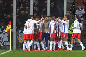 Lyon vira sobre o Sparta Praga e segue 100% na Liga Europa