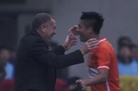 Sem querer? Chins faz golao em vitria de time de Gil e Tardelli