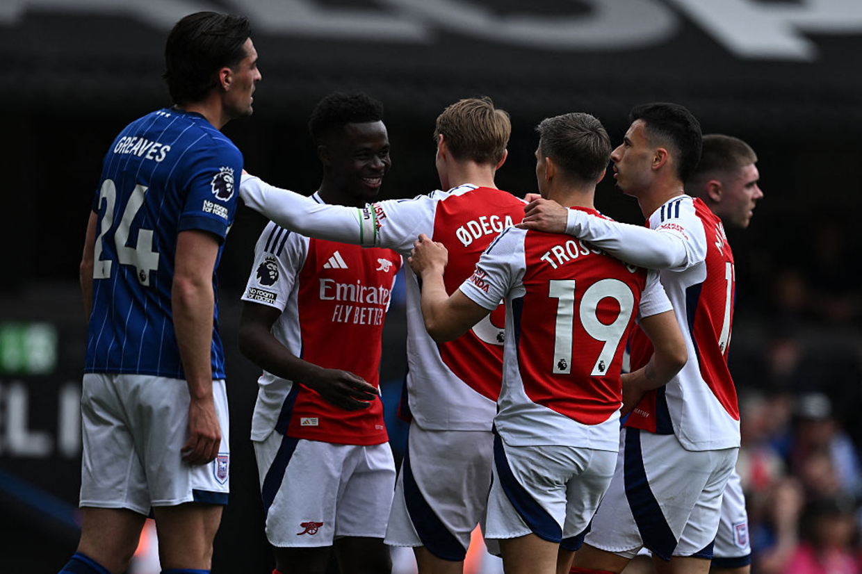 Arsenal passa fcil pelo Ipswich e se mantm vivo na briga pelo ttulo