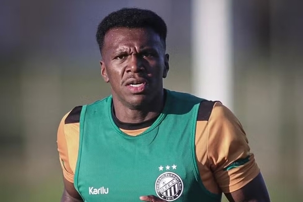 Coritiba paga multa rescisria e contrata meia do Operrio