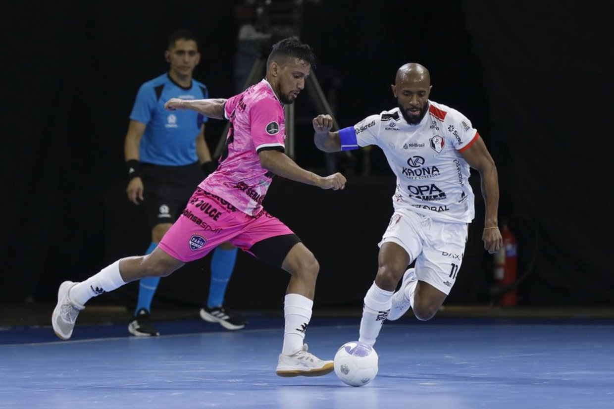Willian brilha nos pênaltis e leva Joinville à semifinal da Libertadores