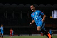 Com gol e assistncias, Damio volta a brilhar no Japo